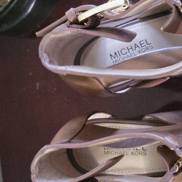 Shoes - Picture 3 of 4